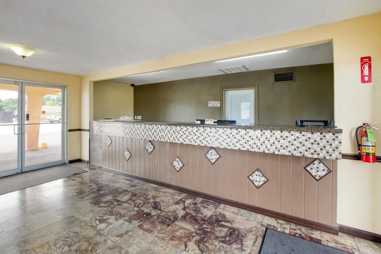 Oyo Hotel Lake Charles La I-10 Экстерьер фото