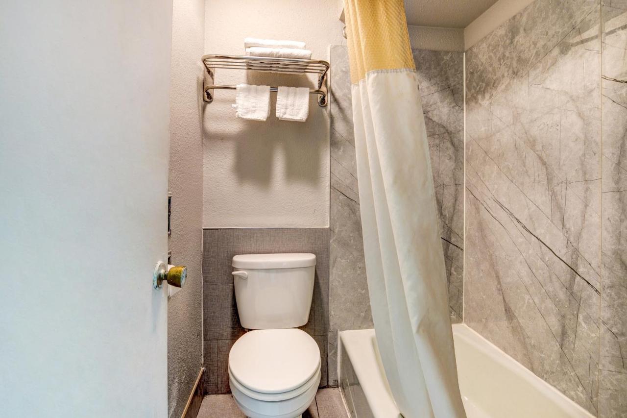 Oyo Hotel Lake Charles La I-10 Экстерьер фото