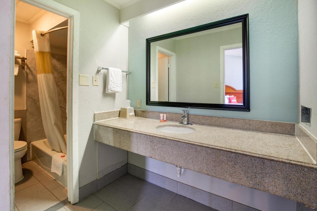 Oyo Hotel Lake Charles La I-10 Экстерьер фото