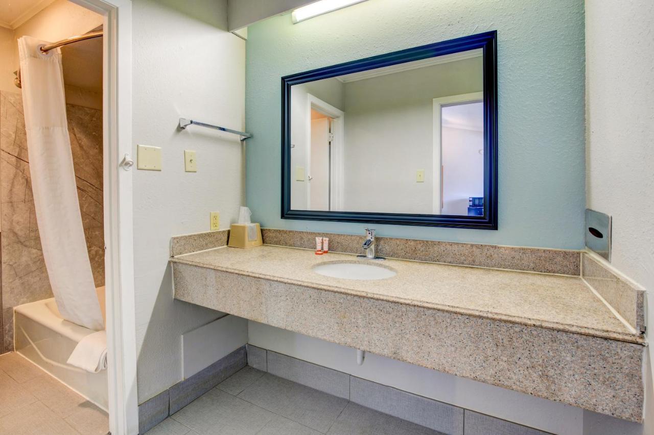 Oyo Hotel Lake Charles La I-10 Экстерьер фото