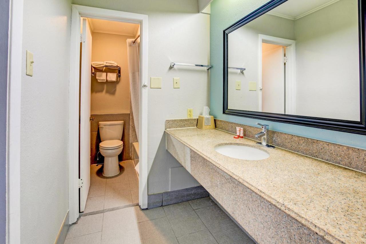 Oyo Hotel Lake Charles La I-10 Экстерьер фото