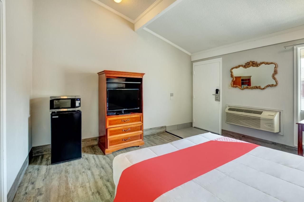 Oyo Hotel Lake Charles La I-10 Экстерьер фото