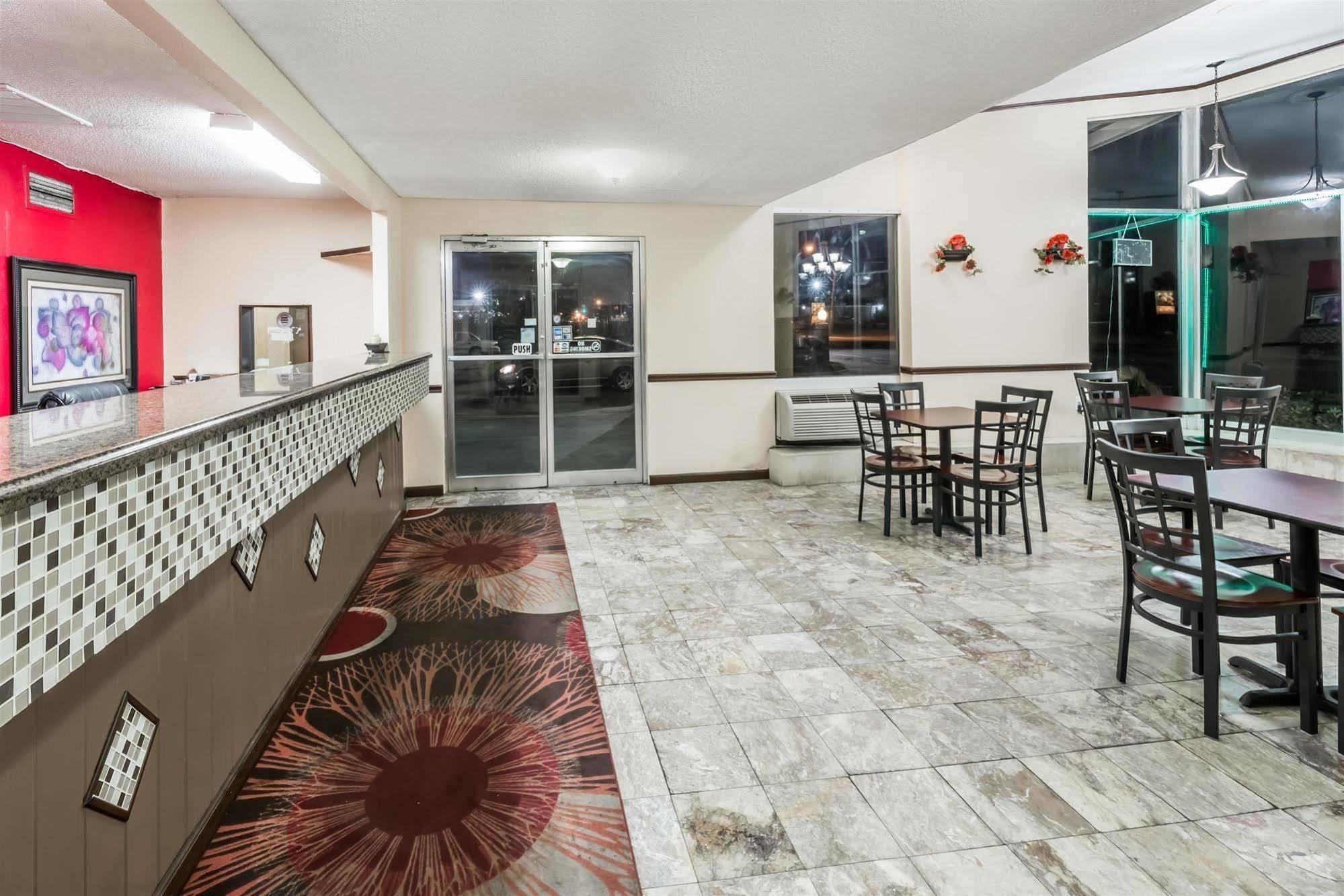 Oyo Hotel Lake Charles La I-10 Экстерьер фото