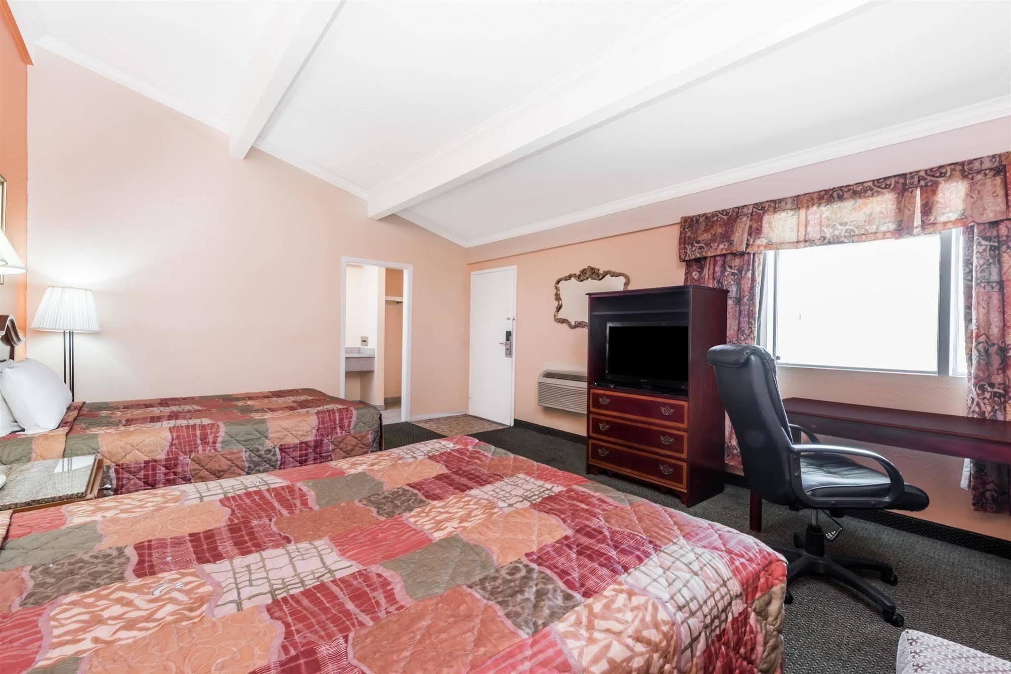 Oyo Hotel Lake Charles La I-10 Экстерьер фото