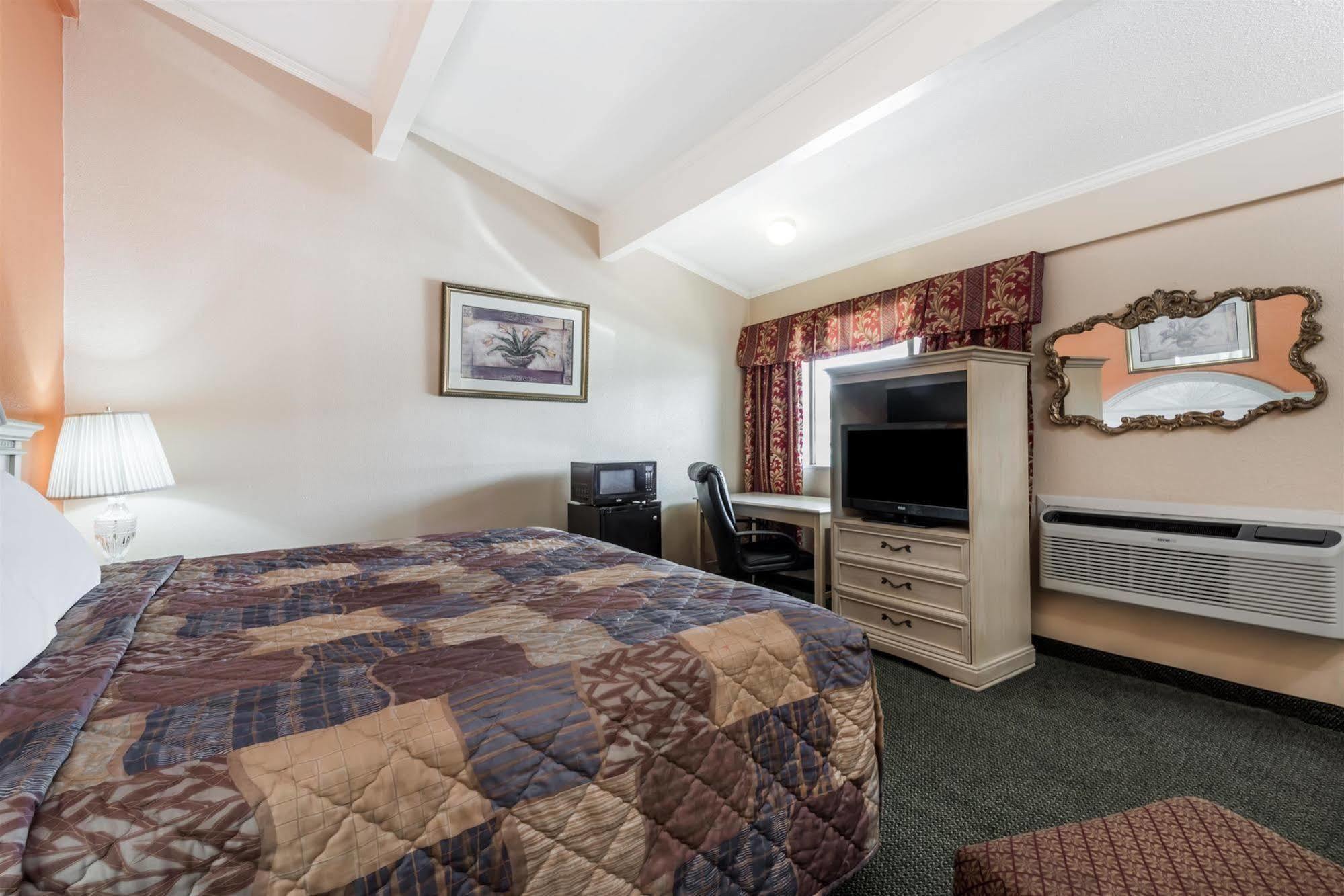 Oyo Hotel Lake Charles La I-10 Экстерьер фото