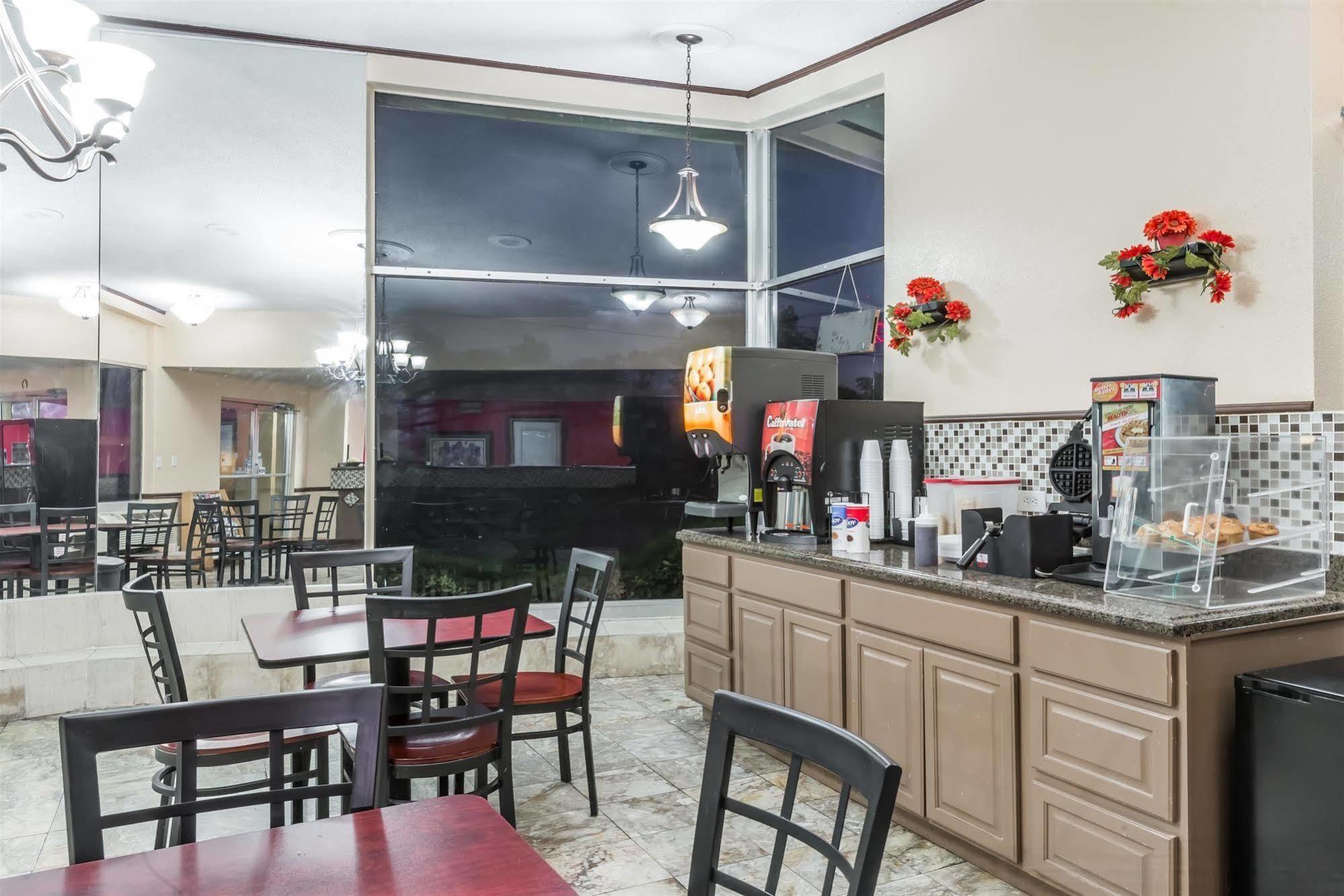Oyo Hotel Lake Charles La I-10 Экстерьер фото